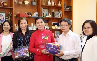 Chủ tịch Hội LHPN Việt Nam trao yêu thương tới Mottainai 2015