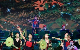 Hơn 1.000 nghệ sĩ mặc áo lính tranh tài tại Hà Nội