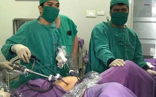 Phẫu thuật nội soi cắt khối u buồng trứng cho trẻ 12 tuổi