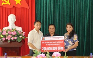 Agribank Thanh Hóa sẻ chia cùng đồng bào vùng lũ huyện Mường Lát