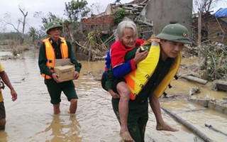 Năm 2017: Hơn 318.000 lượt cán bộ, chiến sỹ giúp dân trong bão lũ
