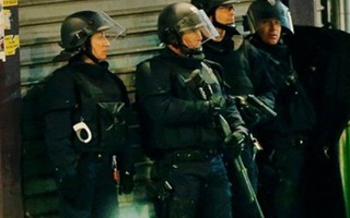 Cảnh sát Pháp đấu súng với khủng bố 