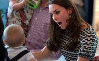 10 khoảnh khắc cho thấy Kate Middleton là người yêu trẻ con