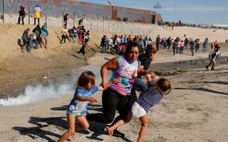 Nỗi khổ của phụ nữ, trẻ em tị nạn vùng biên giới Mexico - Mỹ