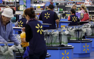 Walmart bị cáo buộc phân biệt đối xử với các nữ nhân viên