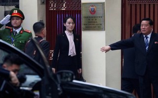 Video em gái Chủ tịch Kim Jong-un tháp tùng anh trai thăm Đại sứ Triều Tiên ở Hà Nội