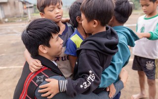 Á quân 1 Mister Việt Nam mang mùa đông ấm áp đến với trẻ em vùng cao