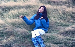 Hoa hậu Phạm Hương hát 'Tôi thấy hoa vàng' ở đồng cỏ New Zealand 