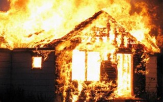 3 mẹ con bỏng nặng do chồng đốt nhà