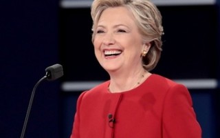 Hillary và 'bộ đồ quyền lực'