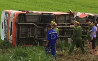 Nghệ An: Tai nạn xe buýt kinh hoàng, 2 người tử vong, 8 bị thương nặng