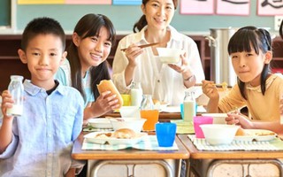Bữa ăn học đường: Việt Nam cần học gì từ Nhật Bản?
