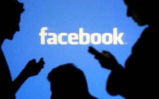Thiếu nữ bị tâm thần vì dùng chung facebook