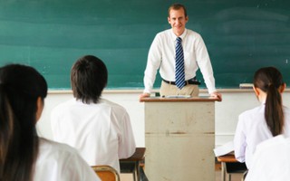 Ở Mỹ giáo viên mặc quần đùi dạy học có thể bị kỷ luật