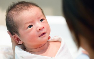 78 triệu trẻ mới sinh không được bú sữa mẹ trong giờ đầu tiên