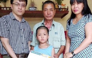 Báo PNVN trao quà hỗ trợ con trai nữ nhà báo Đặng Tuyền