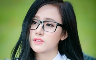 Hotgirl Huyền Anh ra mắt tự truyện bày tỏ sự ân hận 