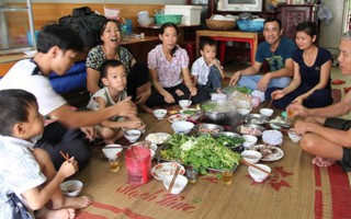 Bữa ăn gia đình giúp trẻ giao tiếp, ứng xử tốt hơn