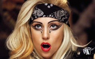 Lady Gaga với vẻ đẹp "kiêu-quái"