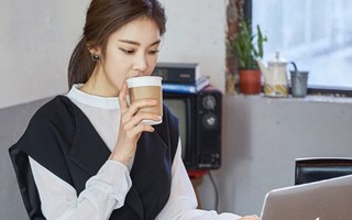 Mách nước phụ nữ văn phòng hạn chế tác hại của cà phê, bia rượu