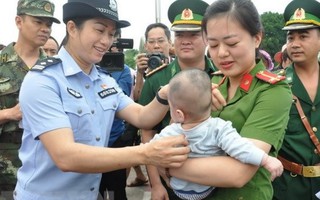 Quảng Ninh tiếp nhận 1 bé trai bị lừa bán sang Trung Quốc