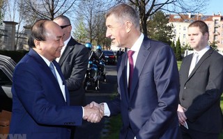 Thủ tướng Czech chủ trì lễ đón chính thức Thủ tướng Nguyễn Xuân Phúc
