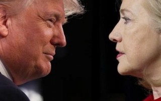 Choáng ngợp trong bão công kích giữa Hillary và Trump 