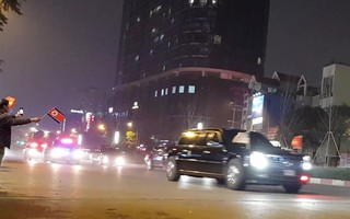 Video: Đoàn xe Tổng thống Mỹ Donald Trump đi qua các tuyến phố Hà Nội