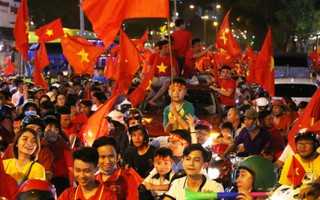 Dù tuyển U23 không thắng, dân Sài Gòn vẫn đổ ra đường chúc mừng