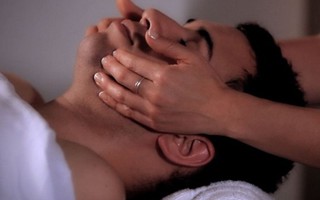 Quý ông rước bệnh lậu vì chuộng massage... bằng miệng