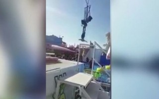 Cô gái suýt chết vì tuột khỏi dây nhảy bungee