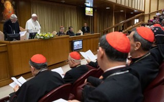 Các nạn nhân bị xâm hại tình dục phá vỡ sự im lặng tại Vatican 