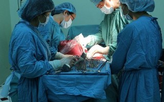 Phẫu thuật thành công u xơ tử cung nặng gần 8 kg