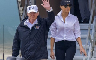 Vợ chồng Tổng thống Mỹ đến thăm vùng tâm bão ở Texas