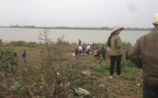 Phát hiện thi thể phụ nữ phân hủy, nổi trên sông
