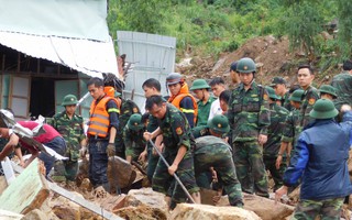 Nha Trang gượng dậy sau mưa lũ, sạt lở