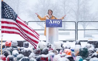 Nữ thượng nghị sĩ tuyên bố tranh cử Tổng thống Mỹ trong bão tuyết