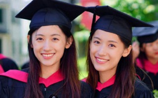 Cặp song sinh cùng tốt nghiệp Harvard gây sốt mạng xã hội Trung Quốc