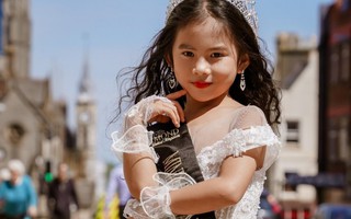Bé gái 6 tuổi đoạt giải Hoa hậu nhí Kim cương Việt Nam