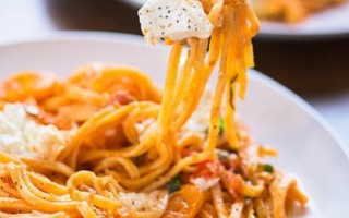 Mỳ Ý sốt cà chua đơn giản, dễ làm