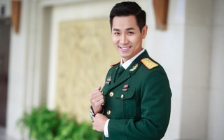 MC Nguyên Khang xuất hiện khác lạ với trang phục sĩ quan