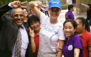 Katy Perry đến Việt Nam vận động trẻ em nghèo đến trường 