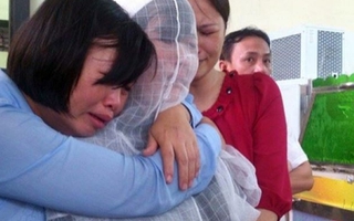 Đám tang 8 người một nhà thiệt mạng do mưa lũ Quảng Ninh