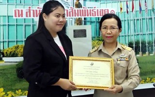 Nữ sinh Thái Lan dũng cảm tố cáo quan chức chiếm dụng quỹ người nghèo