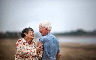 Tình yêu tuyệt đẹp của các cặp đôi 'nắm tay nhau đi đến cuối đời'