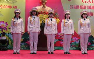 Hội Phụ nữ Bộ Công an đón nhận Huân chương Bảo vệ Tổ quốc hạng Nhất