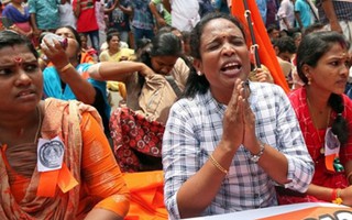 Vào đền thiêng 2 phụ nữ Ấn Độ bị truy sát
