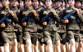 Đội nữ binh khả ái tham gia diễu binh mừng 70 năm quốc khánh Triều Tiên