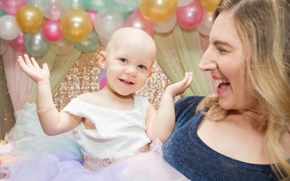 Hy hữu: Bé gái 15 tháng tuổi mắc ung thư buồng trứng