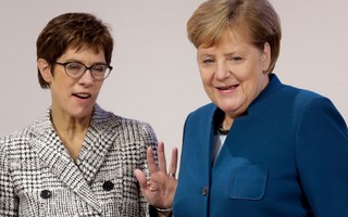 Tân chủ tịch đảng cầm quyền của Đức không muốn bị coi là 'tiểu Merkel'